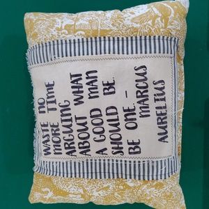 Throw pillow. 15X18in